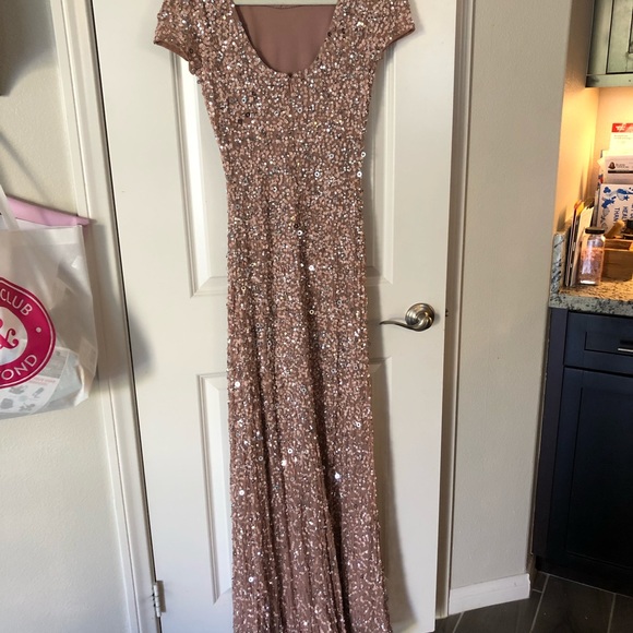 Gorgeous nude pink sequin gown - Picture 2 of 2